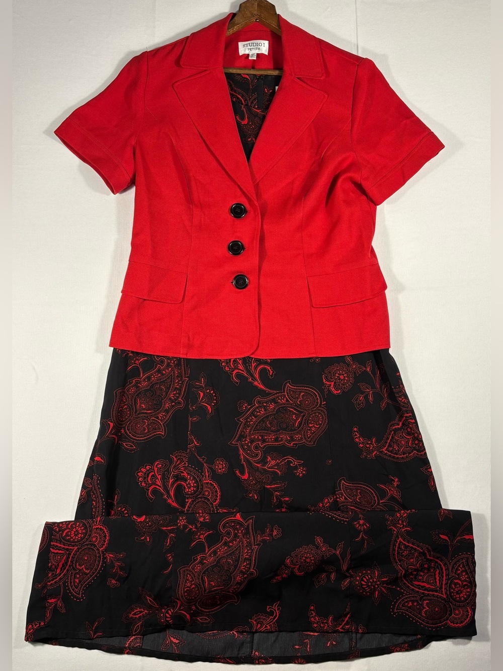 Studio I Women’s 12P Red Short-Sleeve Blazer with Black & Red Paisley Skirt Set